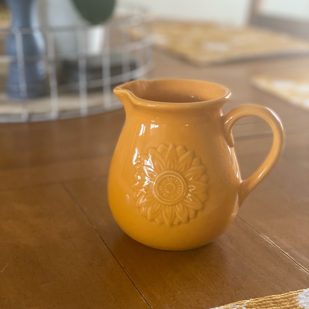 Sunflower pitcher